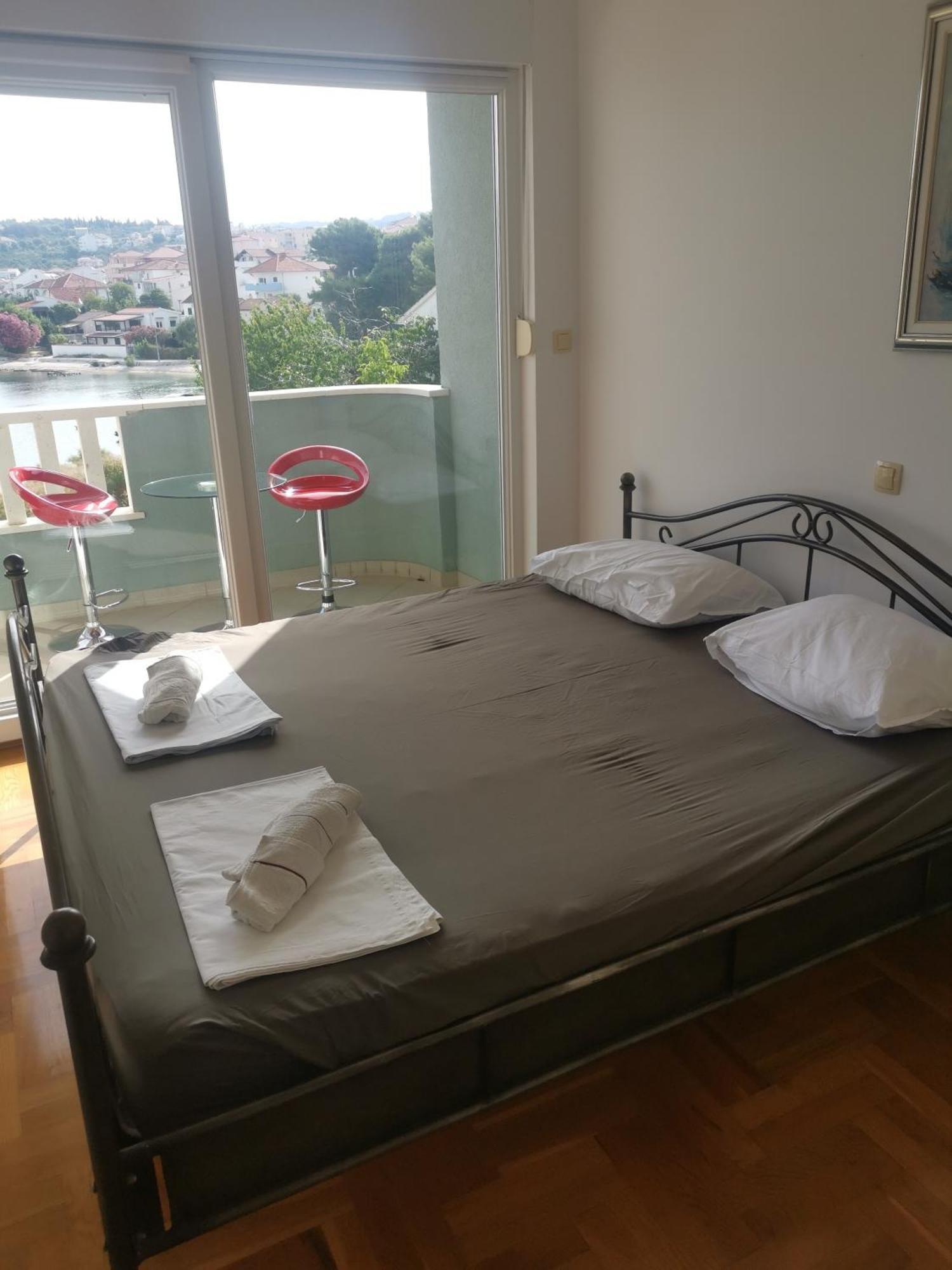 Apartment Croatika On The Beach Trogir Exterior foto