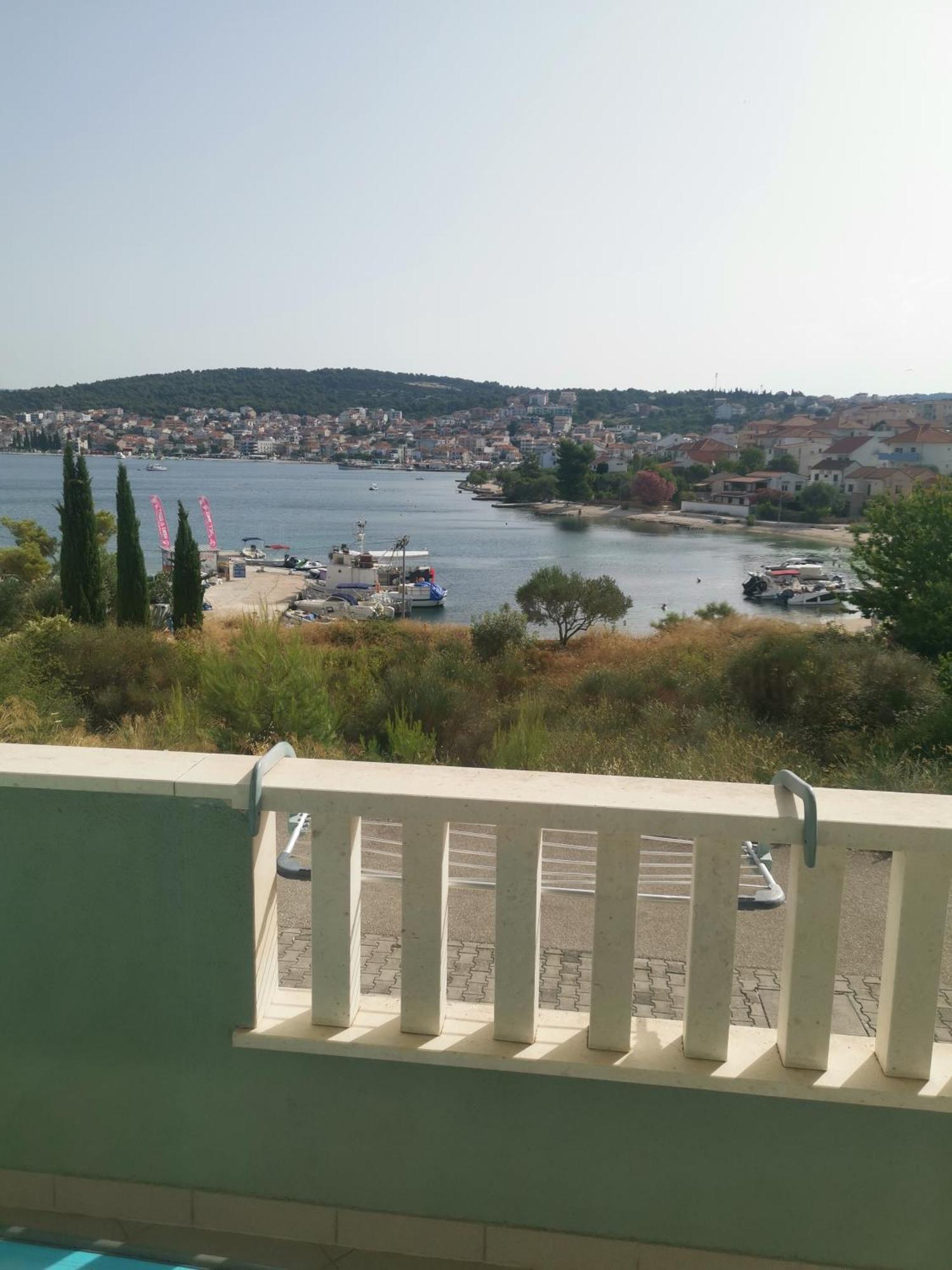 Apartment Croatika On The Beach Trogir Exterior foto